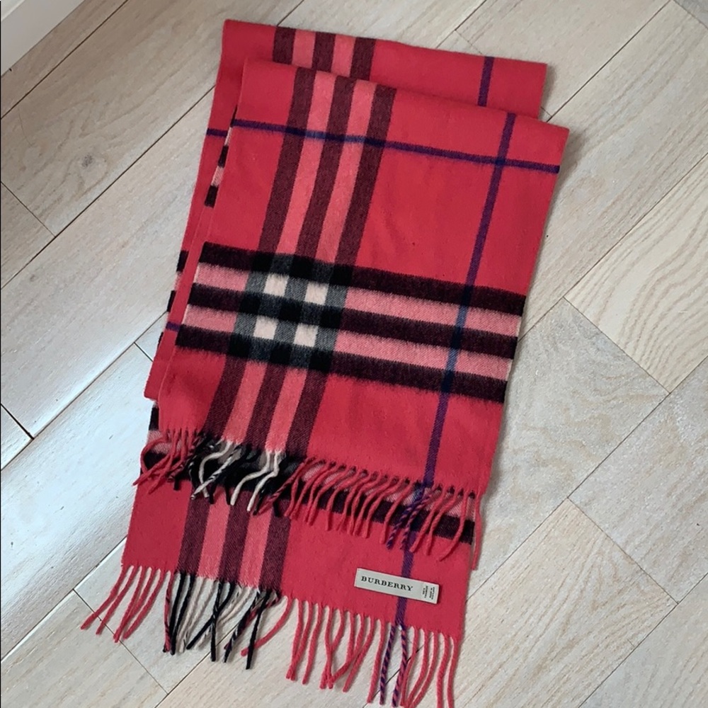 Burberry scarf pink